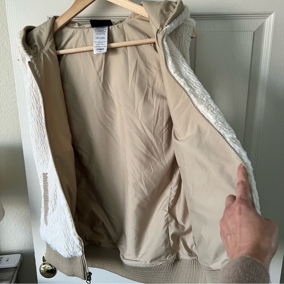 Patagonia Conejo Vest Hooded Full Zip Faux Fur Fuzzy 25915 Size Large Cream Tan - Picture 12 of 13